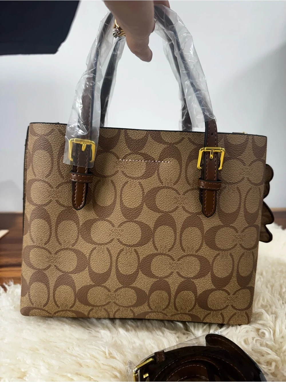 Brown vegan leather Tote Bag with Teddy Charm - Picture 4 of 8